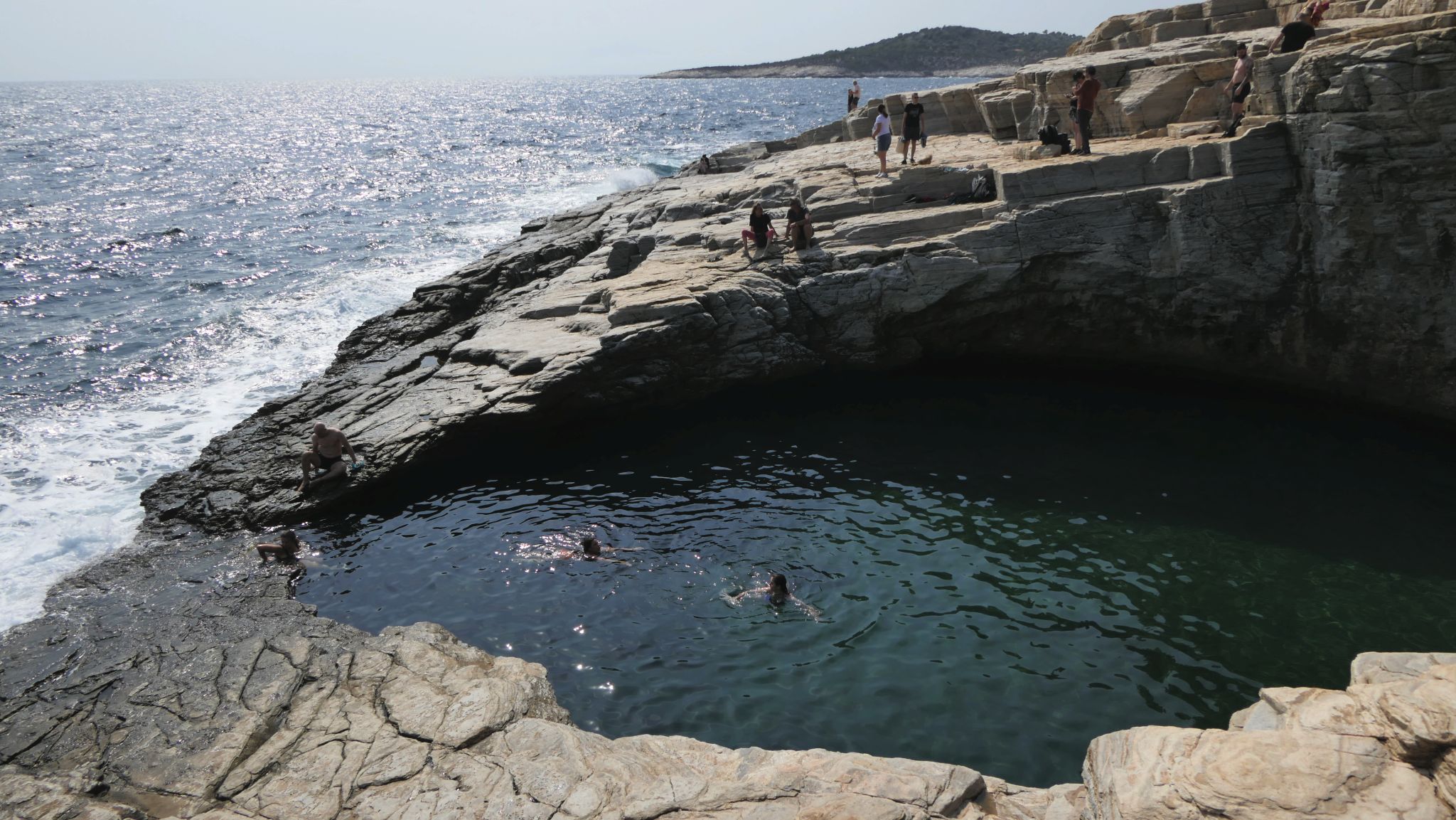 Giola - Ein Felsenpool im Mittelmeer