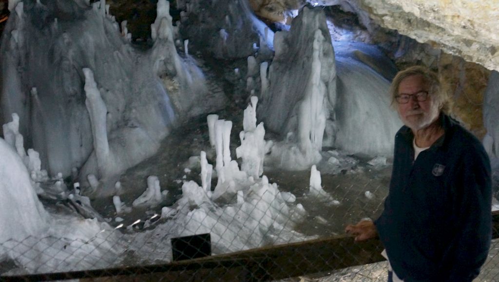 Zausel in der Eishöhle