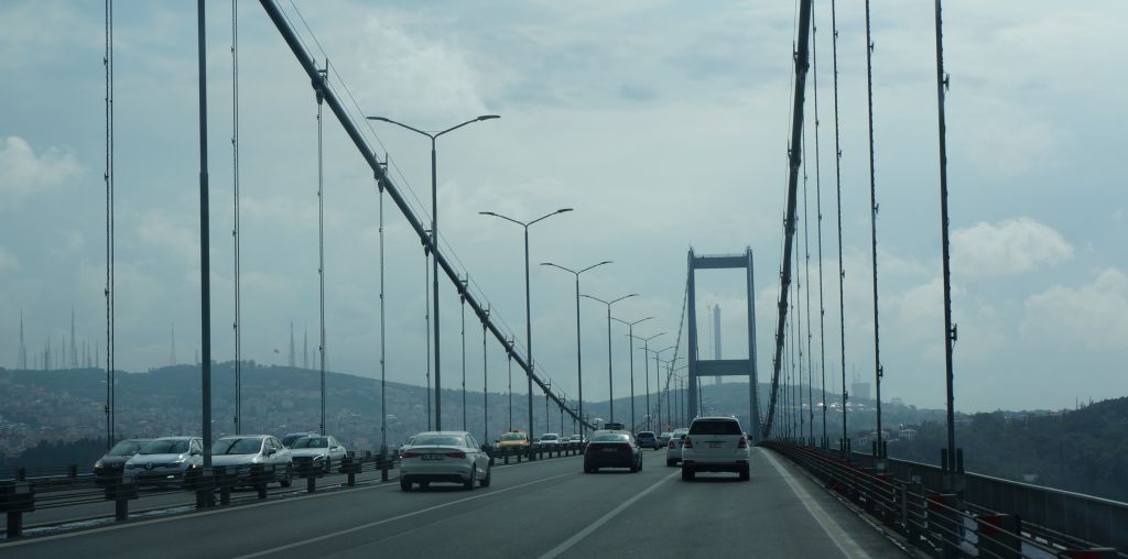 Tataaa - und ab über die Bosporusbrücke nach Asien