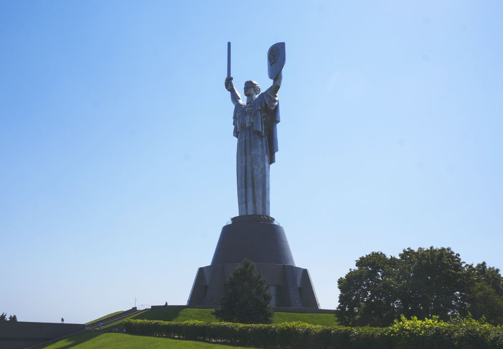 Statue: Mutter der Heimat